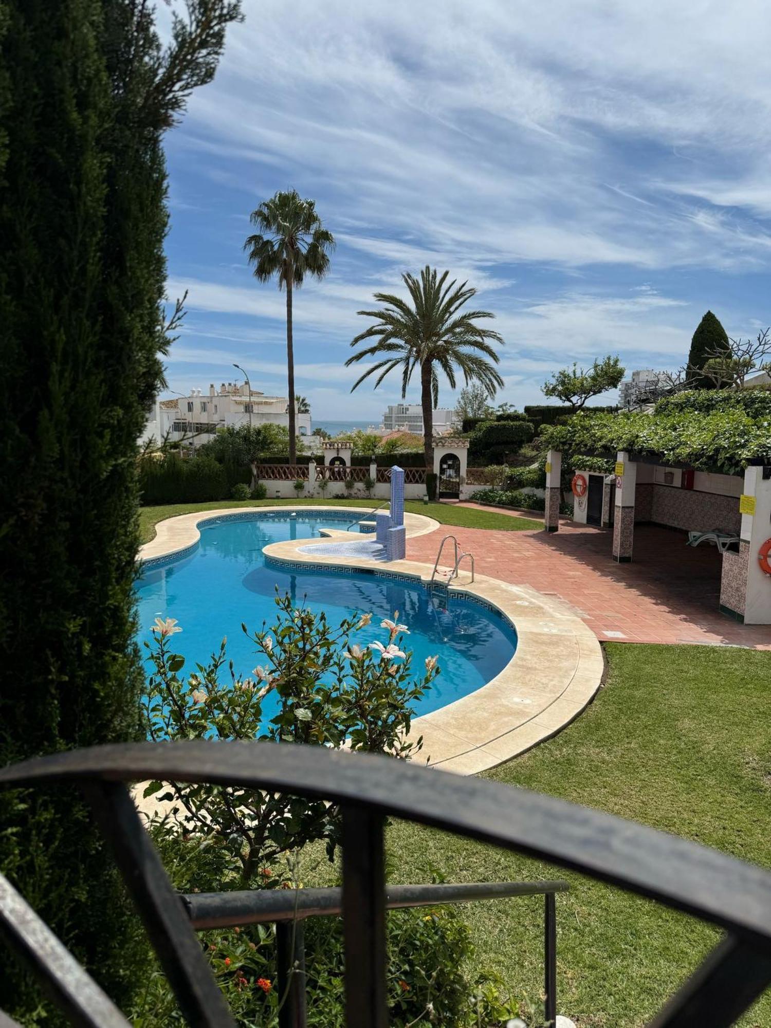 Апартаменты La Casa Bonita - Newly Renovated 2br With Private Terrace Бенальмадена
